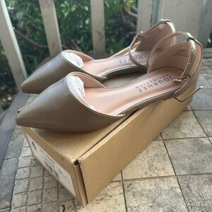 Journee Collection Women's Taupe Pointed Flats Sz 6 Wide nwb